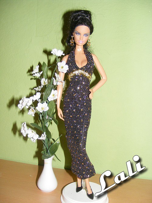Černé šaty pro Model Muse 2. — foto 3