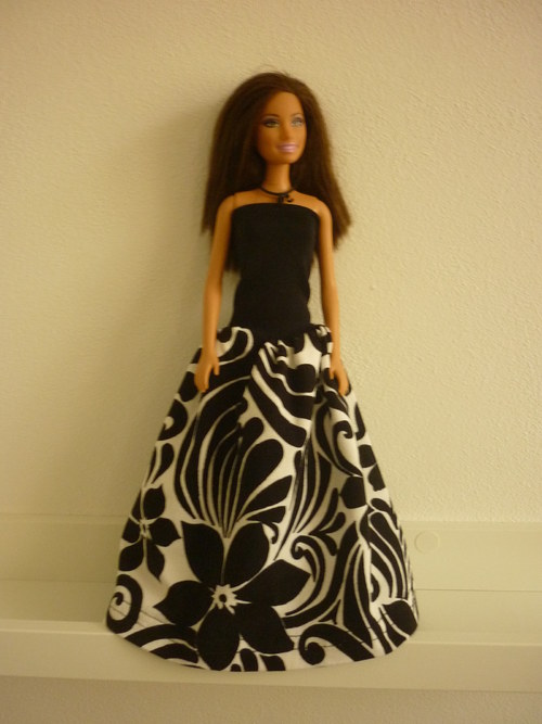 Šaty na panenku Barbie — foto 2