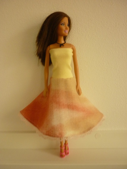 Šaty na panenku Barbie — foto 2