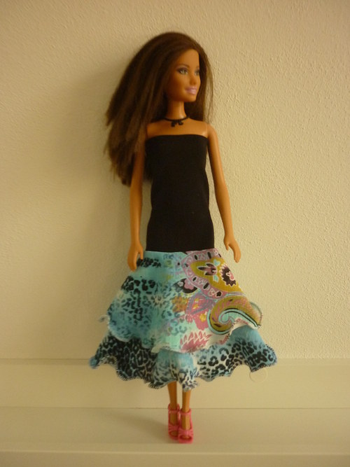 Šaty na panenku Barbie — foto 2