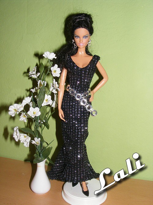 Černé šaty pro Model Muse 3. — foto 2