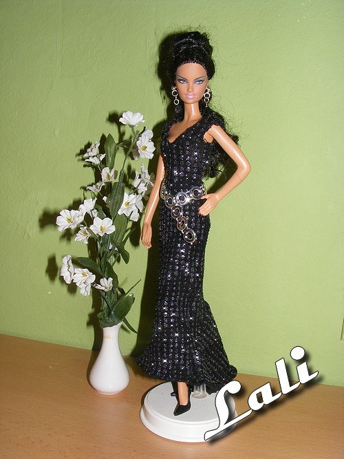 Černé šaty pro Model Muse 3. — foto 4