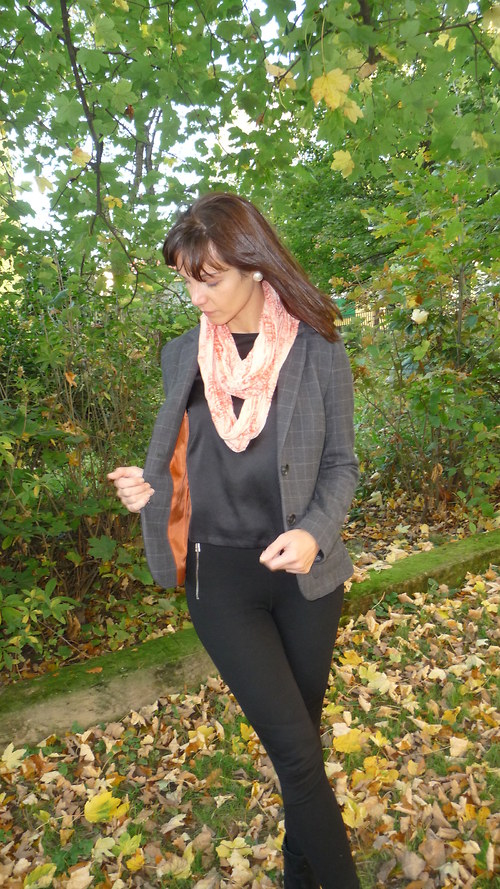 Nákrčník v oranžových tónech — foto 2