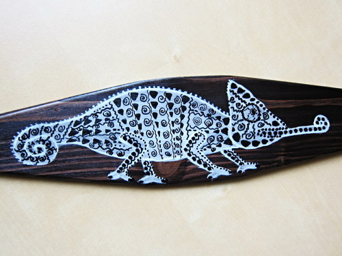 ČARINGA - mluvící dřevo chameleon b&w — foto 3