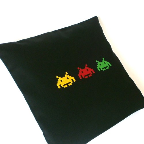 Polštářek "space invaders" - barevný — foto 2