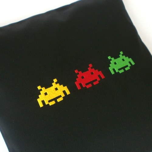 Polštářek "space invaders" - barevný — foto 3