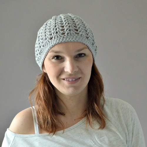 Háčkovaná čapka ... světle šedá — foto 4