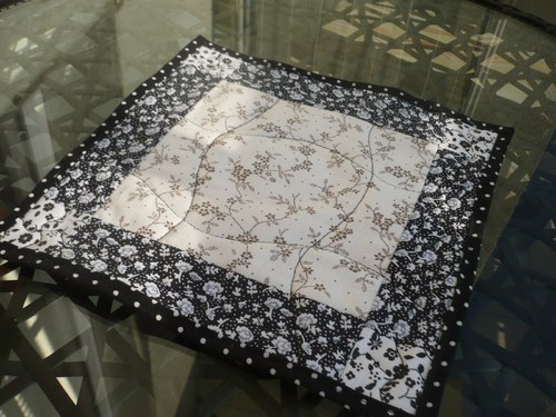 Elegantní černobílé prostírání 1 — foto 2