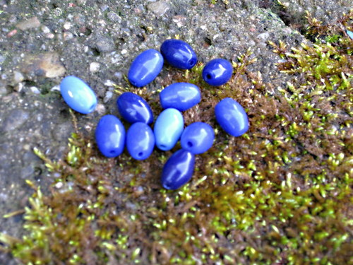 Skleněné modré oválky, olivky 1 cm. — foto 2