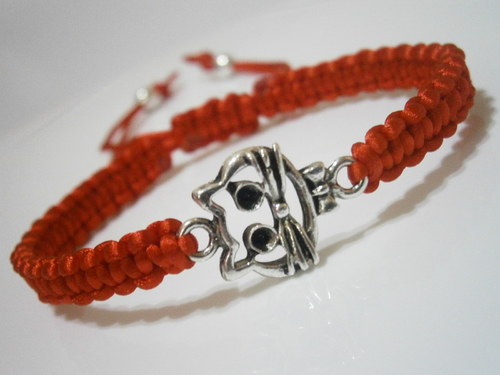 Náramek s kočkou (macramé) — foto 3