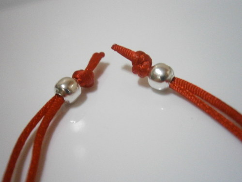 Náramek s kočkou (macramé) — foto 4