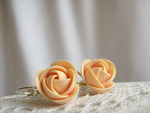 Peach cream, malé visací náušnice — foto 2