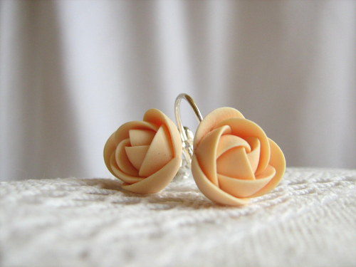 Peach cream, malé visací náušnice — foto 3