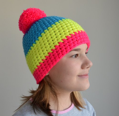 Čepice NEON YELLOW PINK háčkovaná s bambulí — foto 5