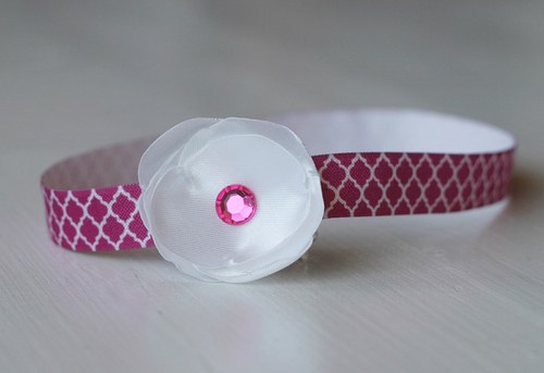 Čelenka pro newborn - bílá kytička — foto 2