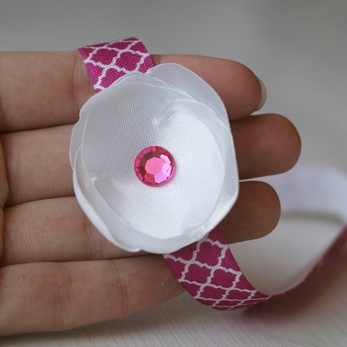 Čelenka pro newborn - bílá kytička — foto 3