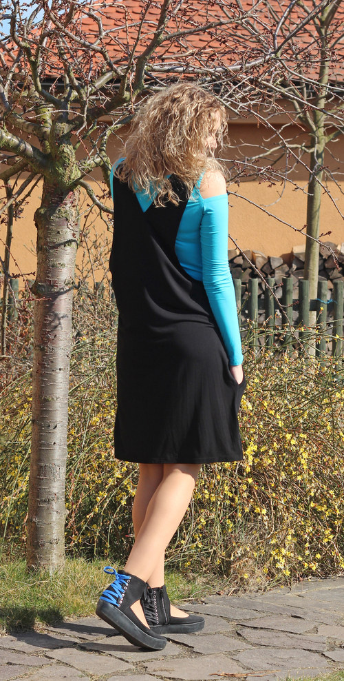 Černá šatová sukně — foto 4