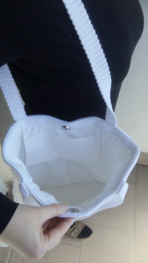 Romantická háčkovaná kabelka v bílé barvě — foto 3