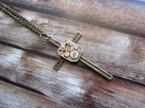 STEAMPUNKOVÝ KŘÍŽEK přívěsek — foto 2