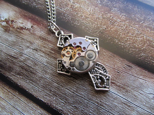 KŘÍŽEK steampunkový přívěsek — foto 2