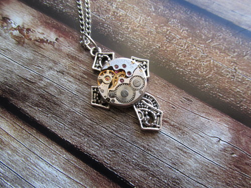 KŘÍŽEK steampunkový přívěsek — foto 3