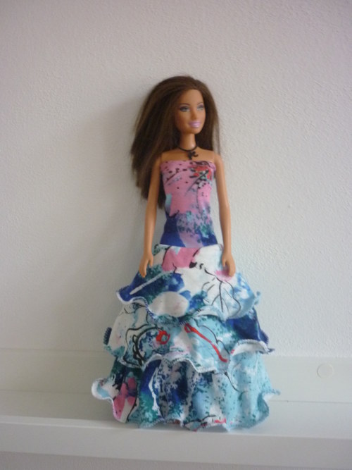 Šaty na panenku Barbie — foto 2