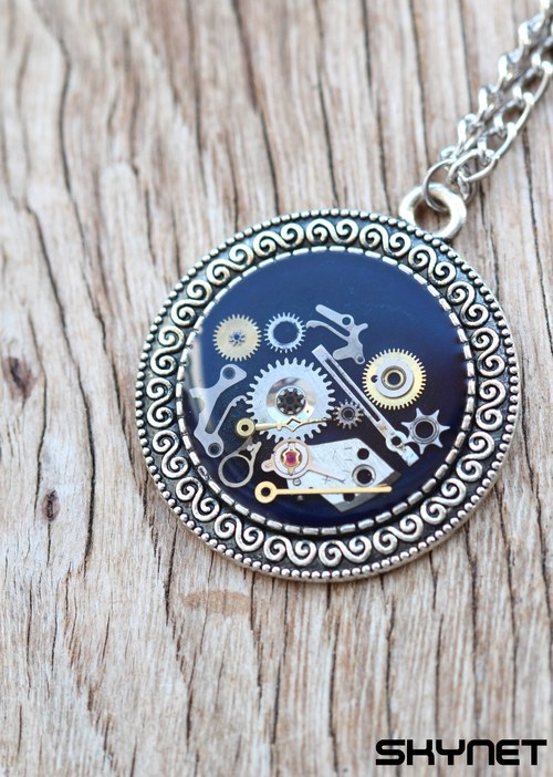 Tmavě modrý amulet — foto 2
