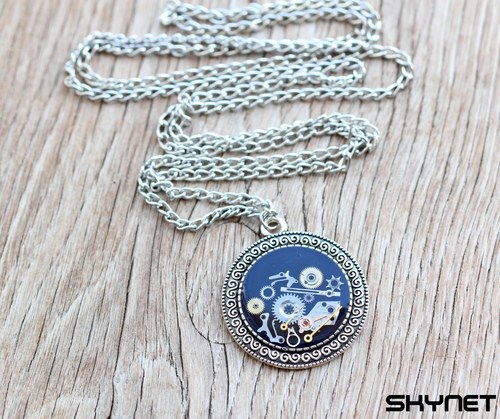 Tmavě modrý amulet — foto 3
