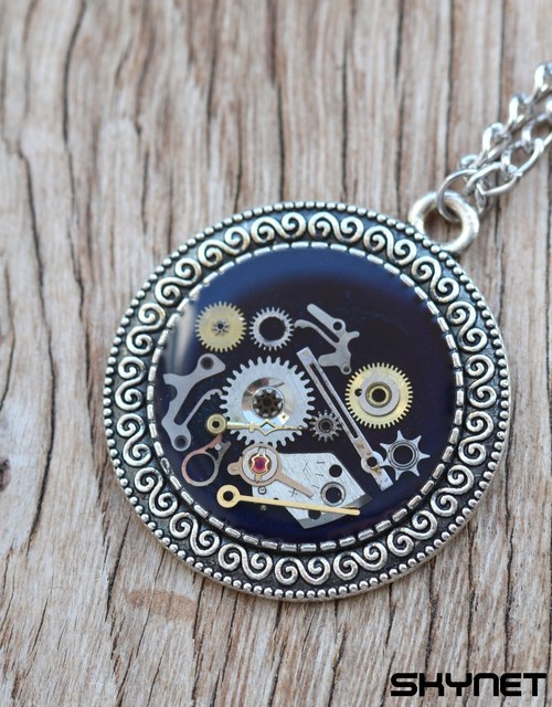Tmavě modrý amulet — foto 4