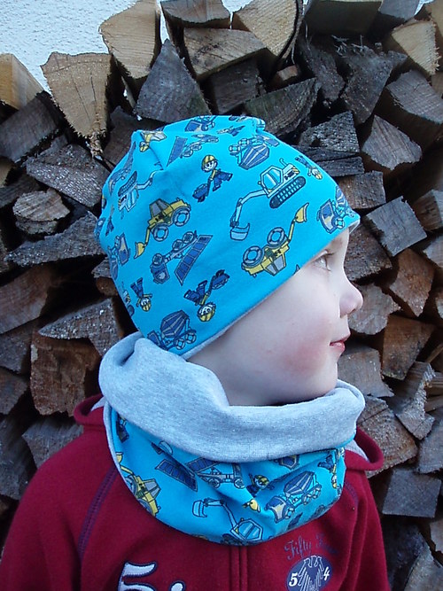 Nákrčník s auty na stavbě — foto 2