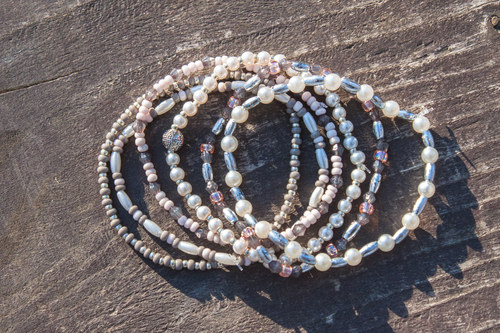 Souprava šedostříbrných náramků — foto 3
