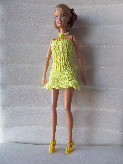 Žluté minišaty pro Barbie — foto 2