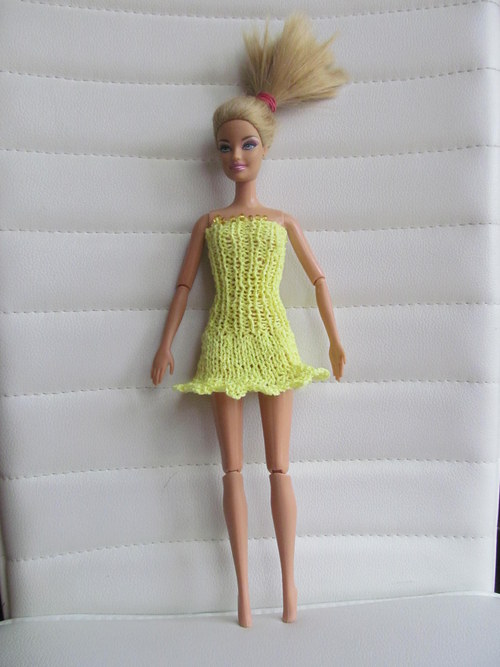 Žluté minišaty pro Barbie — foto 3