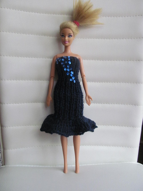 Tmavě modré plesové šaty pro Barbie — foto 2
