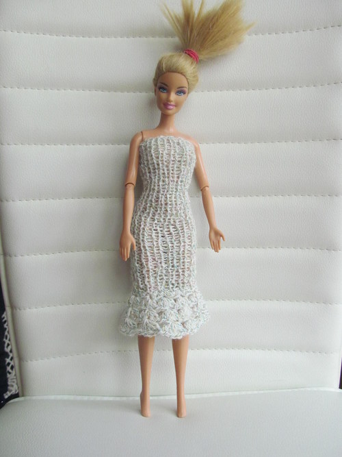 Dlouhé, lesklé šaty pro Barbie — foto 2