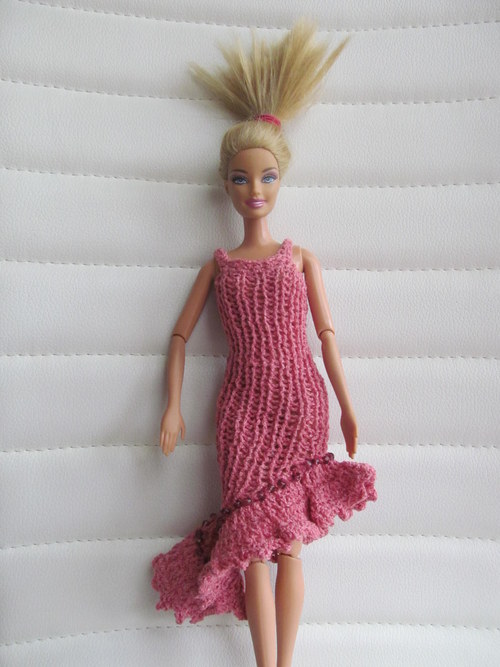Koktejlové šaty pro Barbie — foto 3