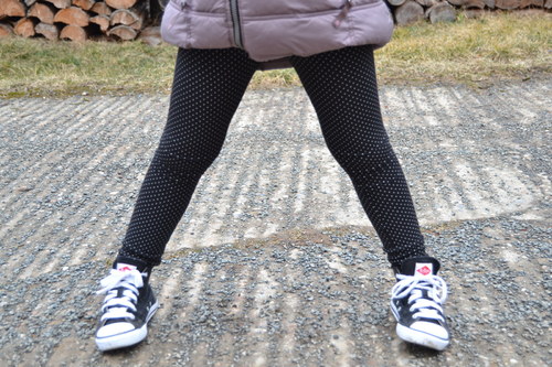 Legínky puntíčkaté černé — foto 2