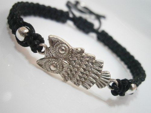 Náramek se sovičkou - černý (macramé) — foto 3