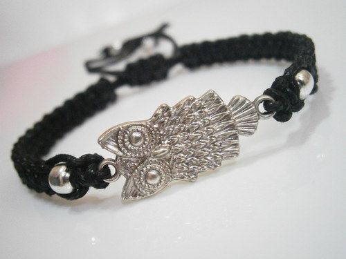 Náramek se sovičkou - černý (macramé) — foto 5