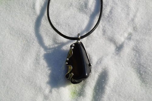 Černý amulet plný síly — foto 4