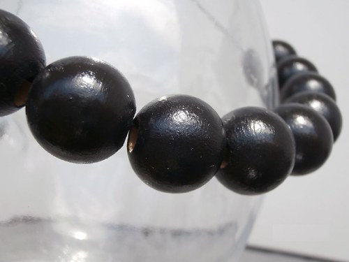 Černé dřevěné korále — foto 3
