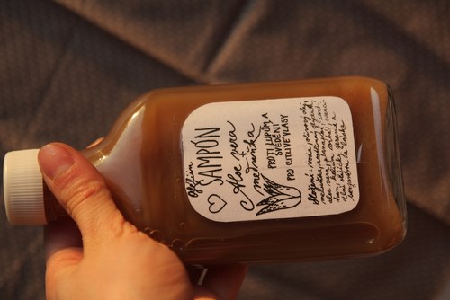 Šampón meduňka & aloe vera proti lupům — foto 3