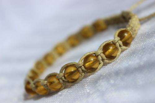 S kapkami medu.. Náramek macramé/shamballa — foto 2