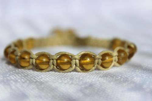 S kapkami medu.. Náramek macramé/shamballa — foto 4