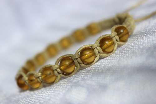 S kapkami medu.. Náramek macramé/shamballa — foto 5