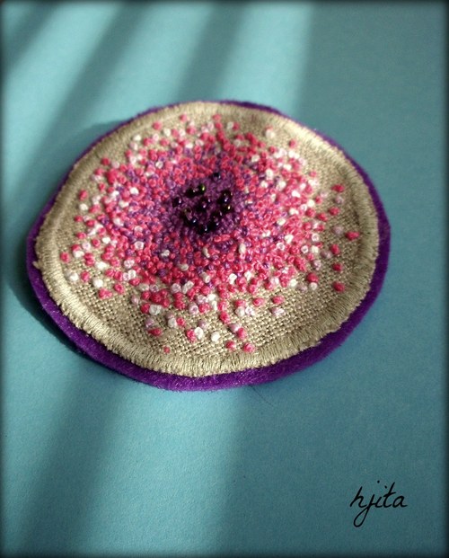 Pink - vyšívaná brož — foto 4