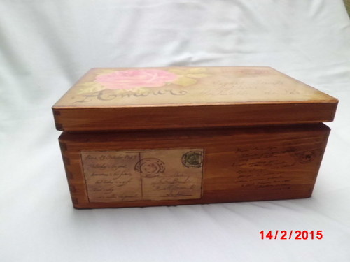 Dřevěný box "Růže a psaní" — foto 2