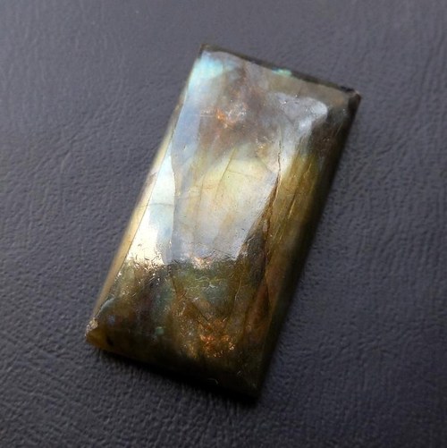 Labradorit - kabošon (32 x 17 x 8 mm) — foto 3
