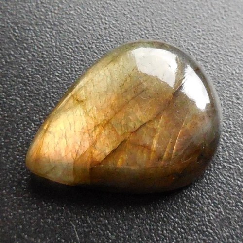 Labradorit - kabošon (24 x 19 x 7 mm) — foto 2