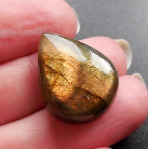 Labradorit - kabošon (24 x 19 x 7 mm) — foto 6